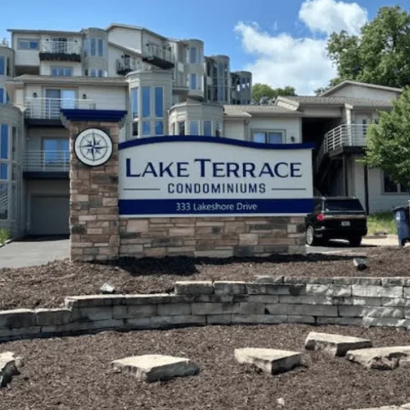 2025-09-17 19_27_37-Legacy Sign Group - Google Maps - Vivaldi